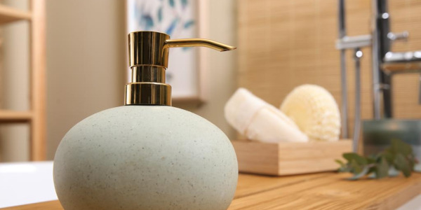 Wybór odpowiedniego dozownika na mydło: modele naścienne i nablatowe