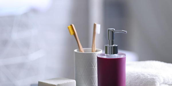 Jak dobrać akcesoria łazienkowe do koloru płytek i armatury? Praktyczny poradnik